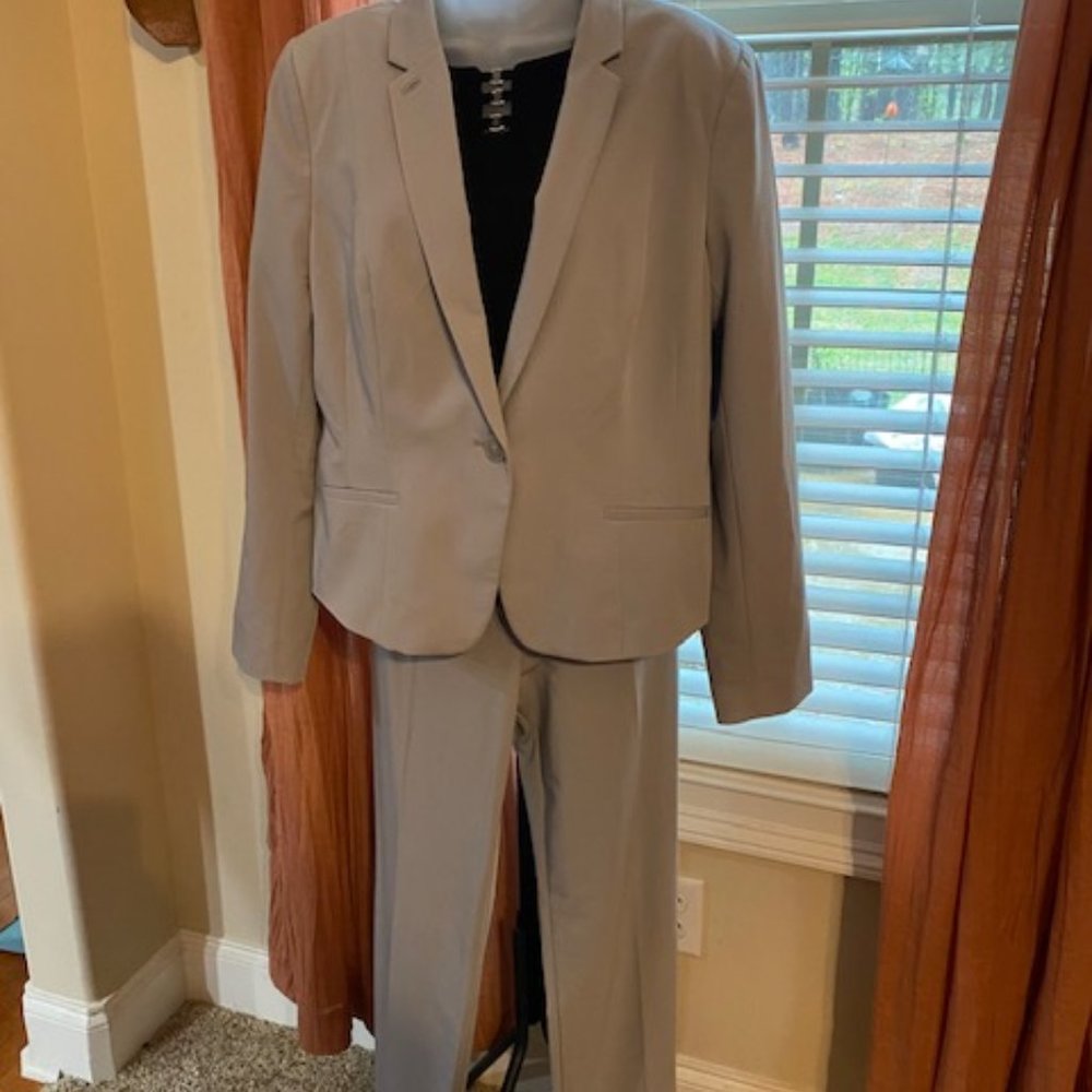 Worthington Bashful/Mid Gray pants with Jacket suit
